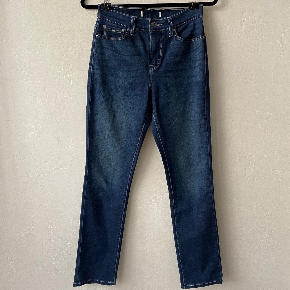 Levi's Size 27  Straight Leg w/ Metal Detail!